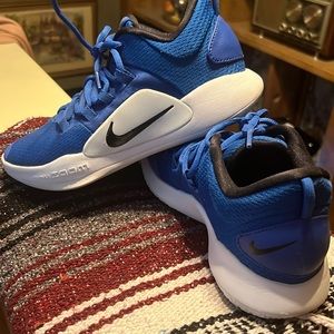 Nike hyperdunk 2018 lows youth size 5.5